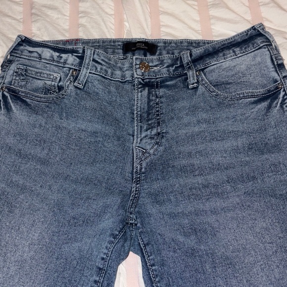 True Religion Classic Blue Jeans With White Stitching - Picture 3 of 4